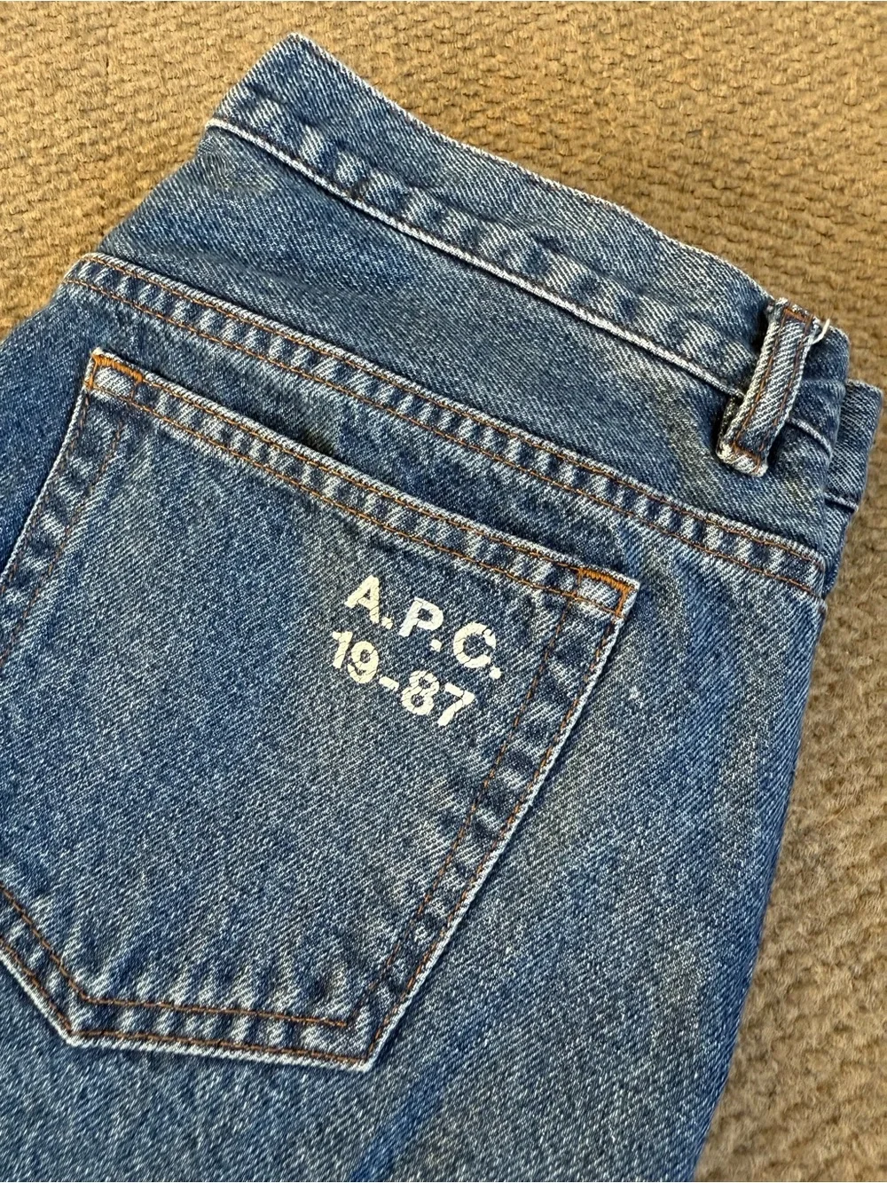 A.P.C. Men’s Medium Wash “Jean Cure” Denim Jeans Size 30 X 33 Printed Pocket EUC
